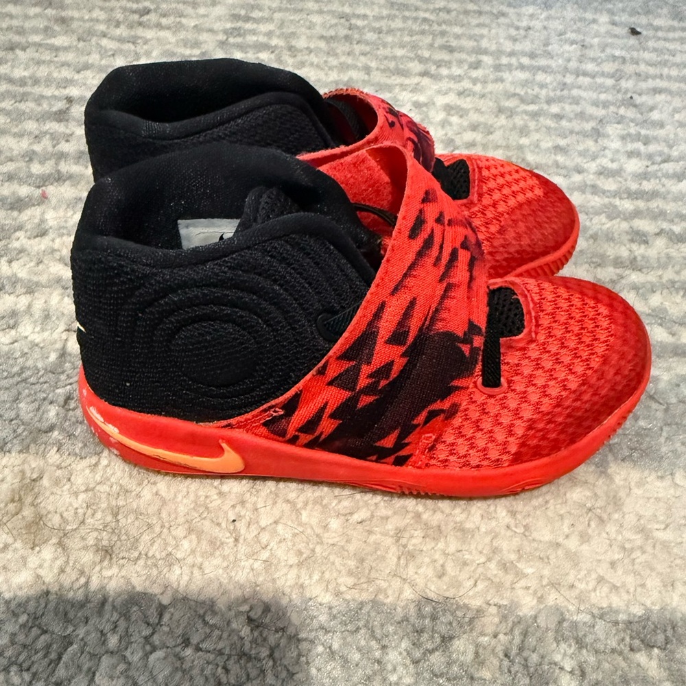 Nike KYRIE Kids Red and Black Slip-On Sneakers SIZE 10c